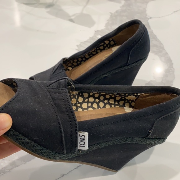 CLASSIC ✨ TOMS black wedges - Picture 2 of 4